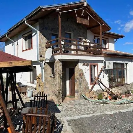 빌라 Marina Ilkoni At Jrebchevo Dam *