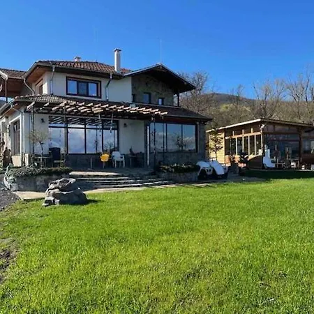 빌라 Marina Ilkoni At Jrebchevo Dam Kriwa-Kruscha