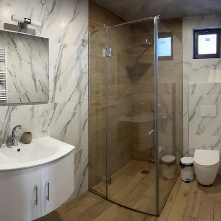 Marina Ilkoni At Jrebchevo Dam 빌라